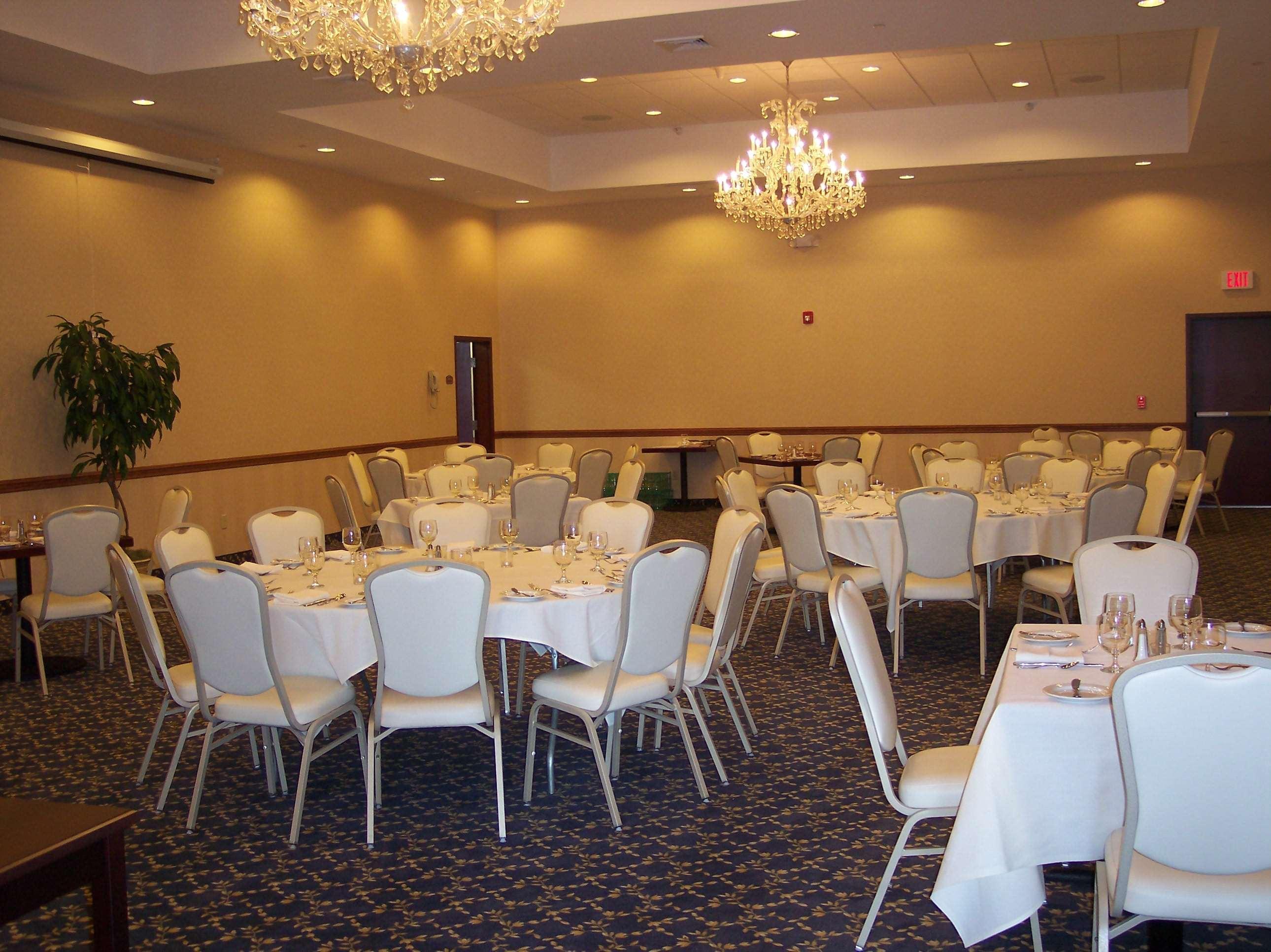 Best Western Plus Ticonderoga Ресторан фото